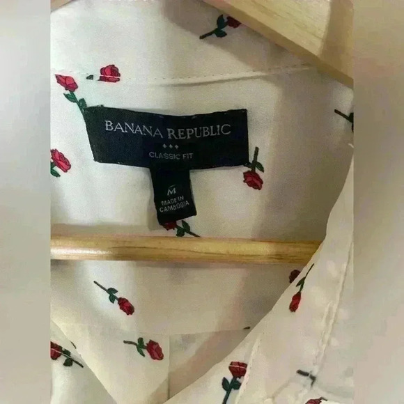 Banana Republic Drapey Classic Shirt with Rose print Size Medium - Picture 3 of 4